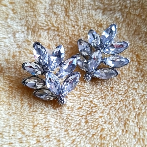 Jeanne Beker Crystal pierced earrings - Picture 6 of 14